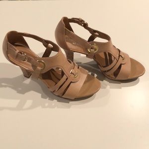 Naturalized N5 Comfort heel